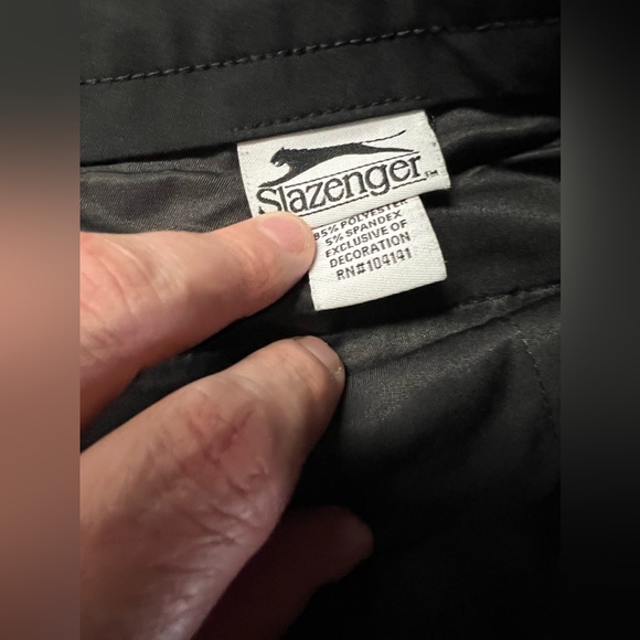 Men’s Slazenger golf shorts. Black. Size 36. Black. Button & zipper - Picture 3 of 4